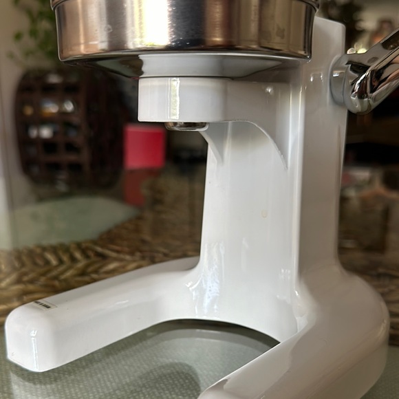Mighty OJ Metrokane Silver and White Citrus Juicer for Modern Kitchens. - Picture 7 of 10
